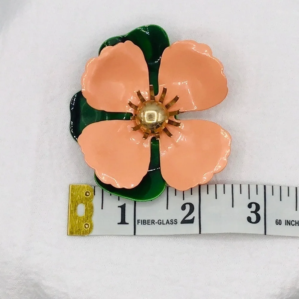 VINTAGE Sarah Coventry Brooch 3D Flower Painted Peach Green Gold Tone Es…